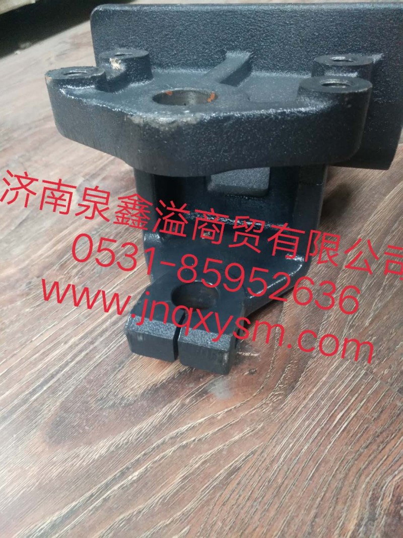 100290200055,二轴板簧卷耳右支架,济南泉鑫溢商贸有限公司