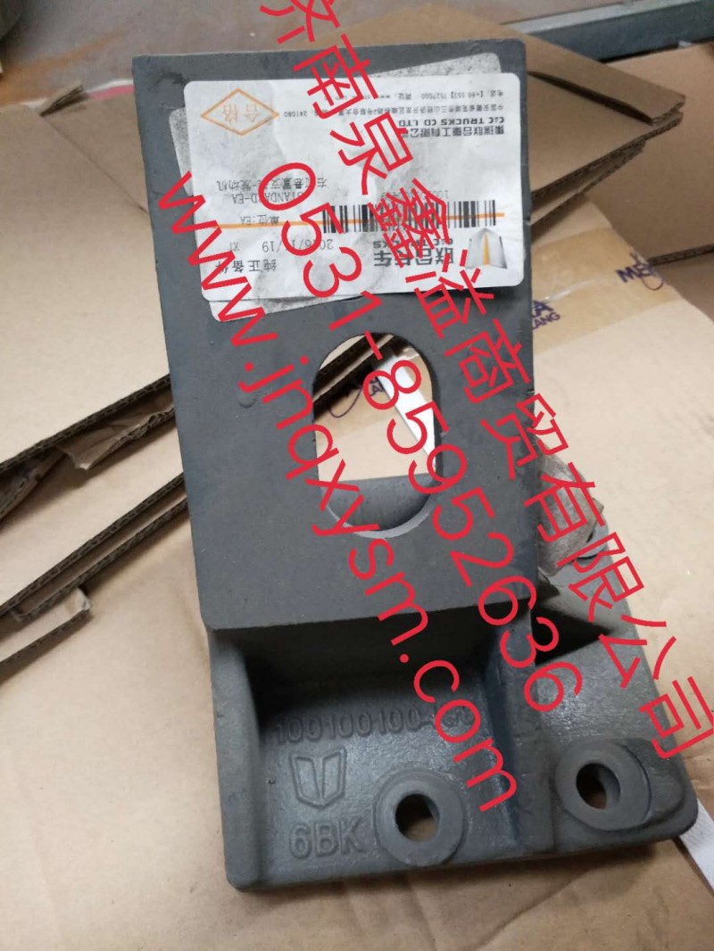 100100100499,右前悬置支架,济南泉鑫溢商贸有限公司