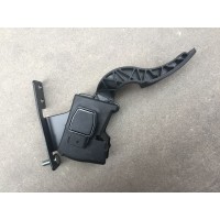 重汽豪沃電子油門(mén)踏板WG9725570010