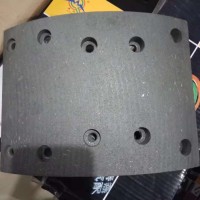 德龙车型后轮刹车片