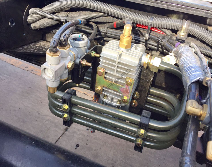 DZ97259360017 油水分离器Oil water separator_供应产品_济南向前汽车