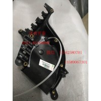 右側線束導向槽下 811W25424-5005