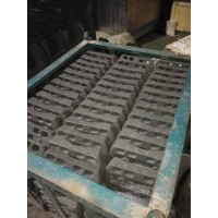 WG9925930901左前懸支架