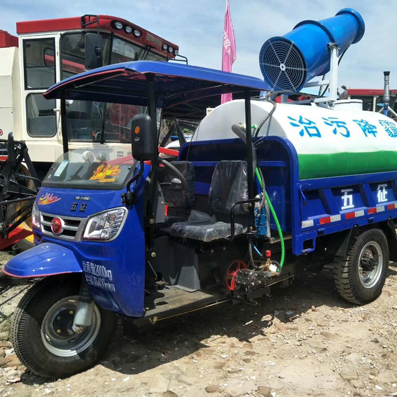 五征三轮洒水车