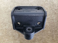 DZ96259680103,稳定杆支架总成Stabilizer bar bracket assembly,济南向前汽车配件有限公司