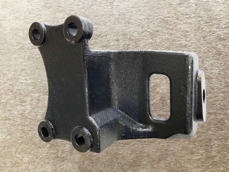 DZ96259592102,发动机右前支架 Engine front right bracket,济南向前汽车配件有限公司