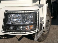 SZ981000732,左前照灯防护栅 Left headlight shield,济南向前汽车配件有限公司