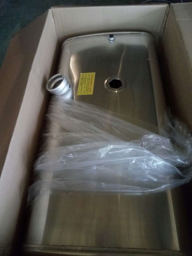 解放油箱厂家  豪沃油箱  德龙油箱 铝合金油箱 铁油箱图2