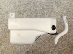 DZ14251740046,洗涤液壶总成Washing liquid pot,济南向前汽车配件有限公司