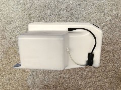 DZ14251740046,洗涤液壶总成Washing liquid pot,济南向前汽车配件有限公司