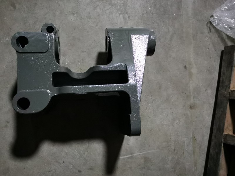 712W41310-0001前簧右前支架图1