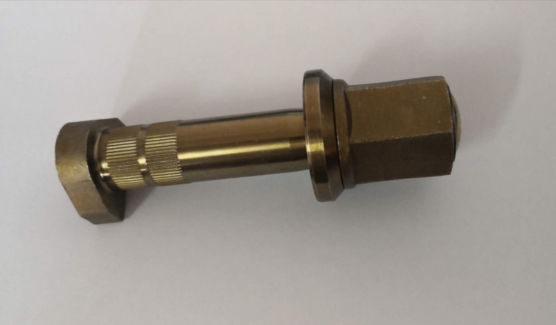 斯太尔 豪沃后轮胎螺丝 轮毂螺栓 M23X135mm