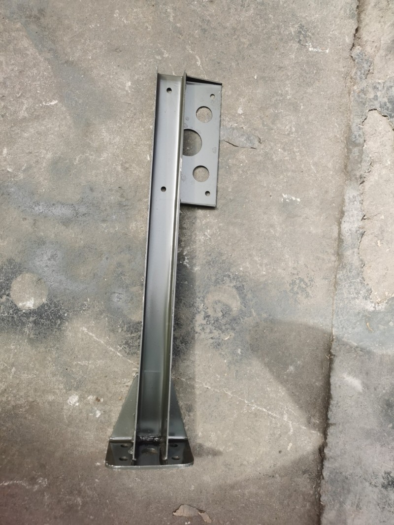 WG9525940103左尾灯支架总成图2