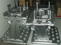 WG1632242370左下上车踏板安装总成