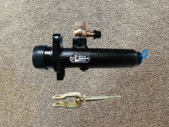 DZ9114230068,Clutch master cylinder,济南向前汽车配件有限公司