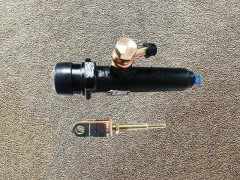 DZ9114230068,Clutch master cylinder,济南向前汽车配件有限公司
