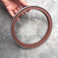 重汽豪沃 斯太尔 70矿前轮油封 WG9770410065