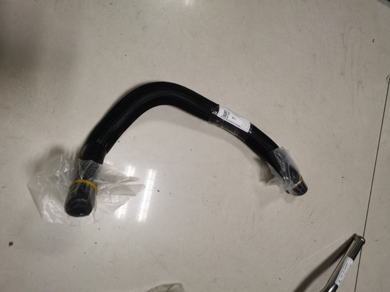 YG9625530025暖风发动机出水管图1