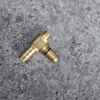 WG9000361301三通接头体重卡配件批发