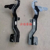 重汽豪瀚N5G駕駛室左右側(cè)導(dǎo)風(fēng)罩支架N7G駕駛室包角支架