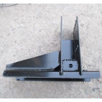 H483100000118前下防護右支架總成
