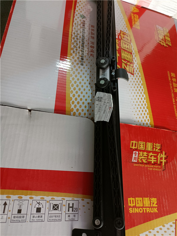 WG1662779001重汽豪沃TH7车门遮阳帘