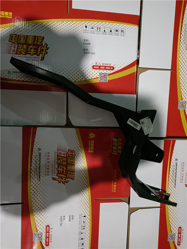 WG1664239237重汽豪沃TH7左翼子板上支架