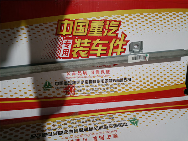 WG1664330010重汽豪沃TH7右前玻璃滑槽