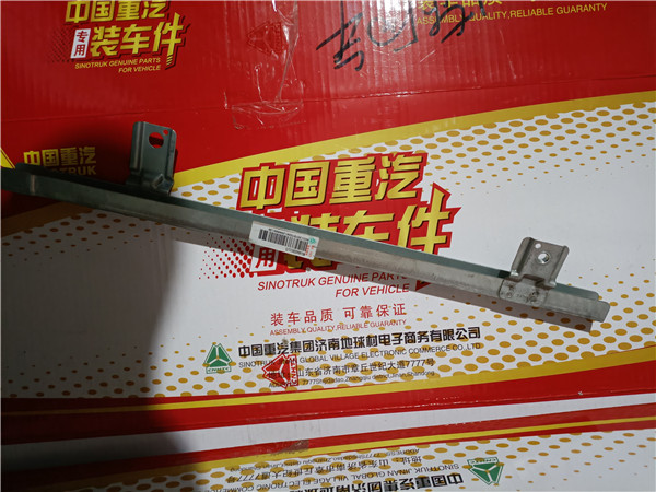 WG1664330111重汽豪沃TH7左后玻璃滑槽