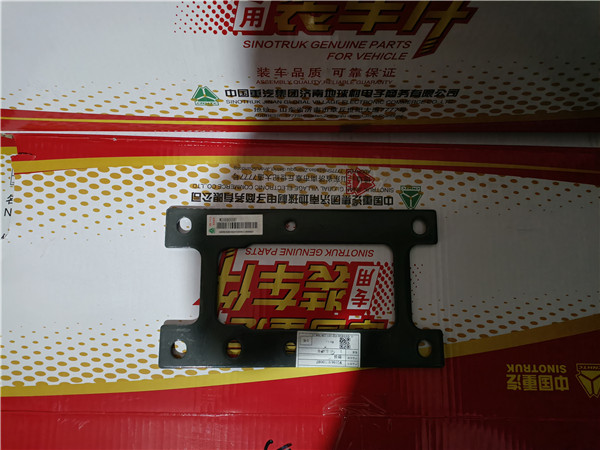 WG1664430087重汽豪沃TH7垫板