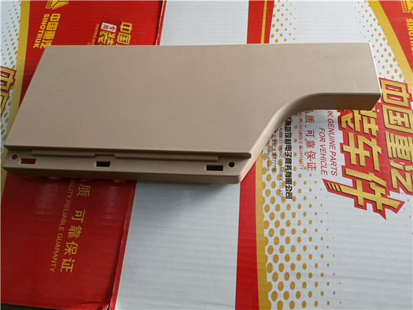 WG1664779506重汽豪沃TH7副司机侧面板