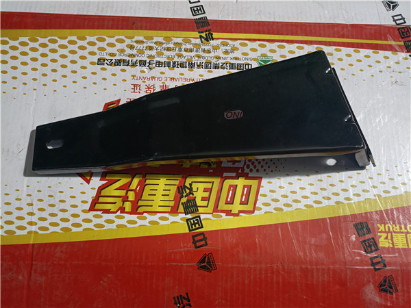 WG1674870111重汽豪瀚N7G左导流板上支架