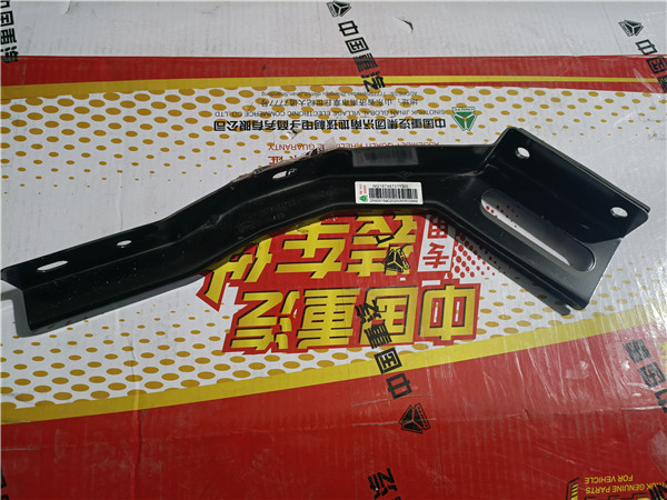 WG1674870113重汽豪瀚N7G左导流板中支架