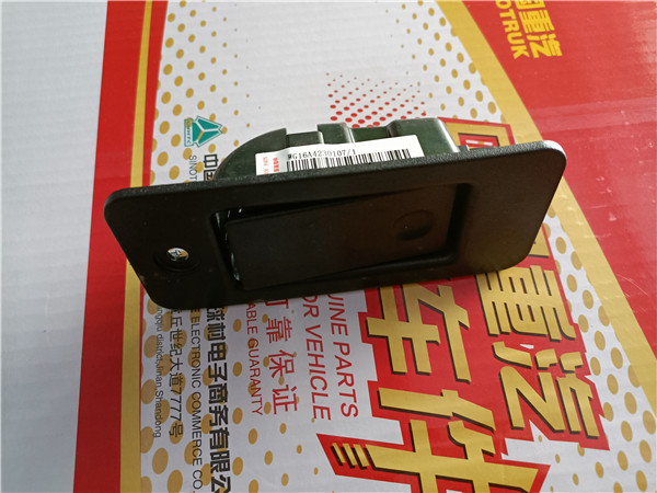 WG16A4230107重汽豪沃TH7副工具箱开启手柄总成