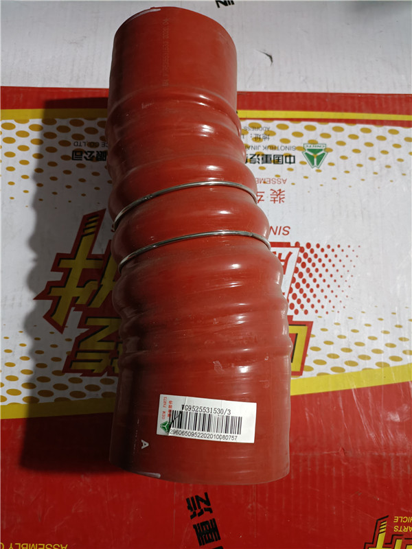 WG9525531530重汽豪瀚N7G中冷器胶管