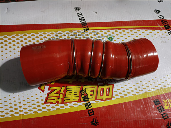 WG9525531822重汽豪瀚N7G中冷器出气胶管