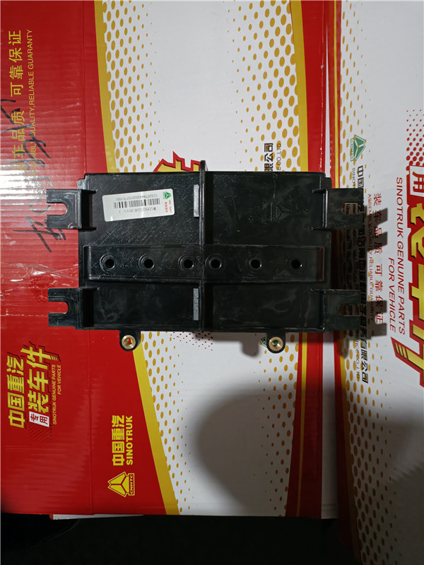 WG9925583015重汽豪沃TH7ECU安装箱（左）