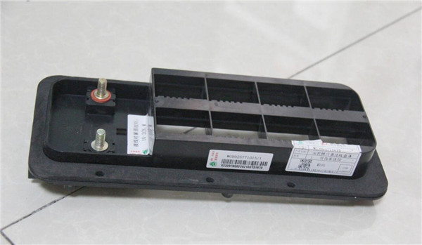 WG9925771015 重汽豪沃TH7司机侧前围过线盒体