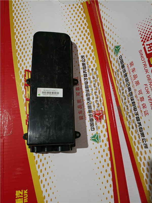 WG9925771016重汽豪沃TH7司机侧前围过线盒盖