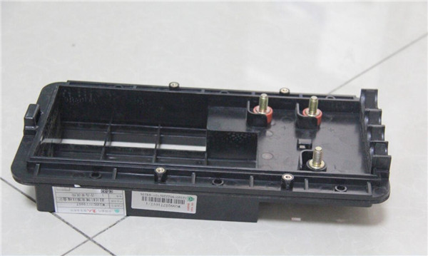 WG9925771017 重汽豪沃TH7副司机侧前围过线盒体