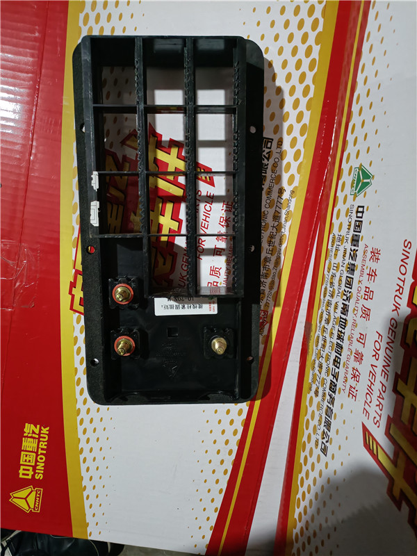 WG9925771017重汽豪沃TH7副司机侧前围过线盒体