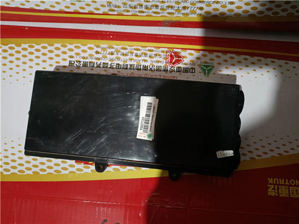 WG9925771018重汽豪沃TH7副司机侧前围过线盒盖