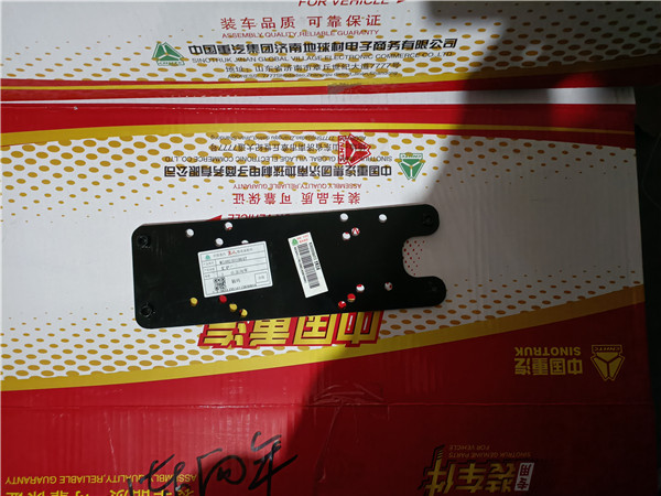 WG9925930647重汽豪沃TH7支架总成