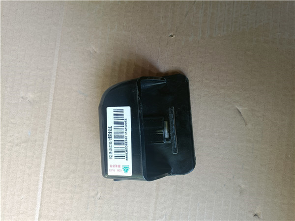 重汽豪沃T7H仪表台烟灰盒总成 WG1664160220