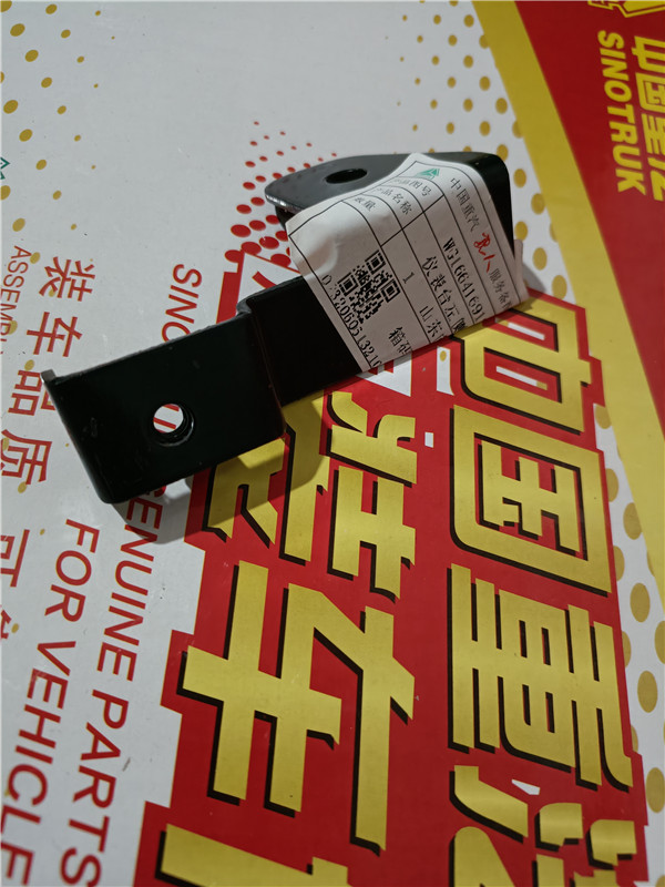 重汽豪沃TH7仪表台左侧前支架总成WG1664169122