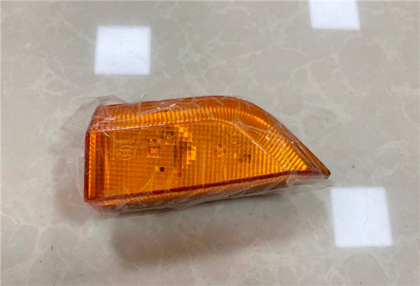 重汽豪沃TH7侧转向灯（左） WG9925725011