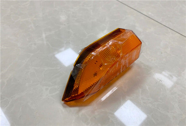 重汽豪沃TH7侧转向灯（右） WG9925725012