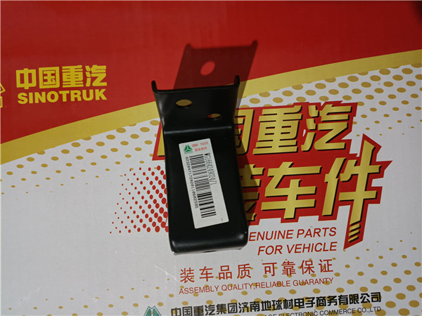 重汽豪沃TH7保险杠上连接右侧支架WG1664249024