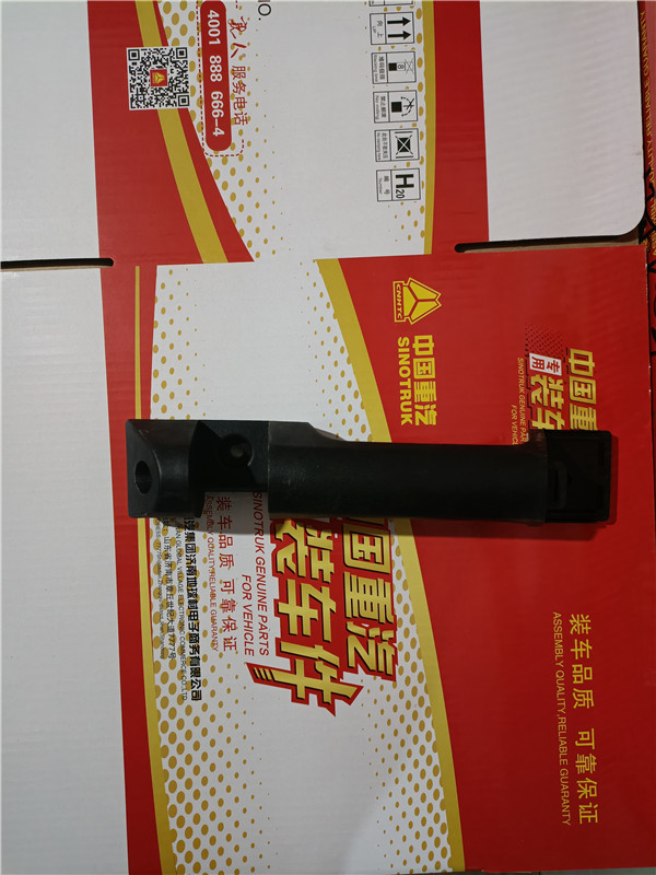 重汽豪沃TH7右扶手WG1664119032