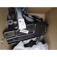 重汽豪沃TH7左面罩合页 WG1664119033